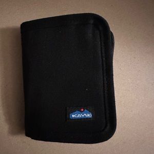 Kavu zippy black wallet